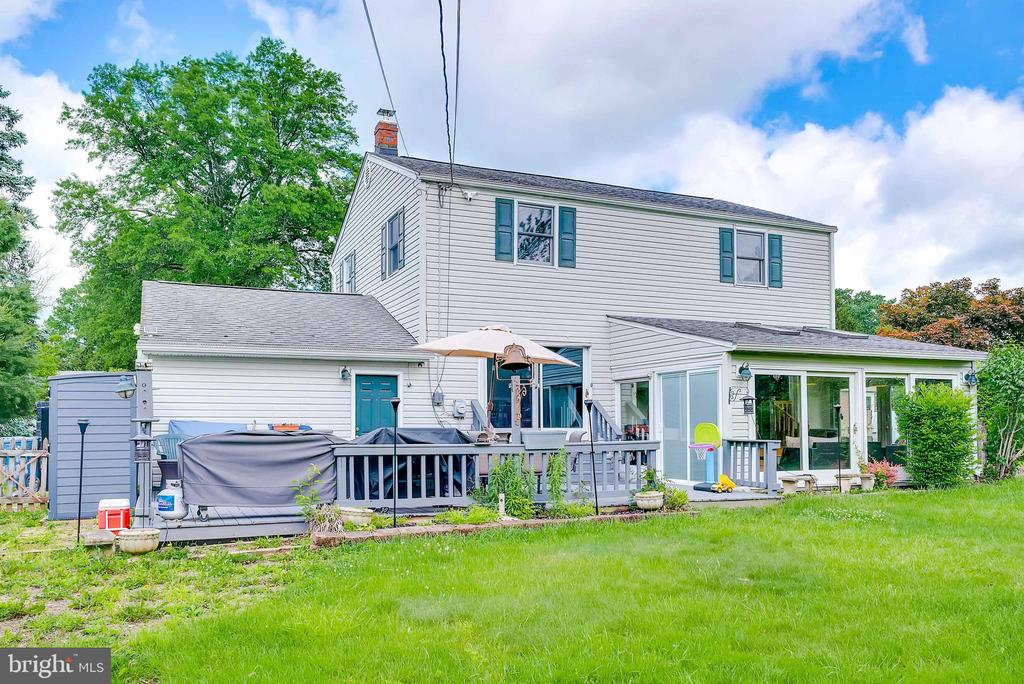 142 Colonial Dr