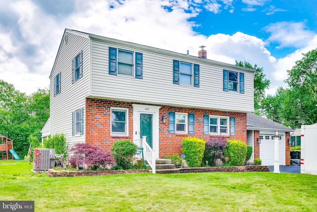 142 Colonial Dr