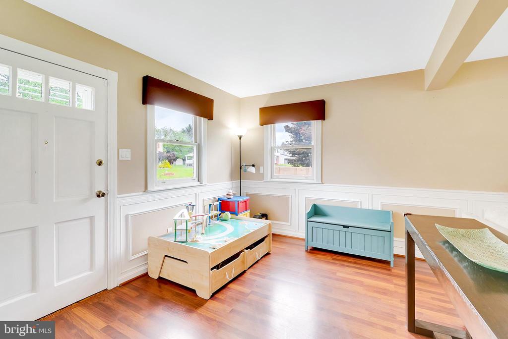142 Colonial Dr