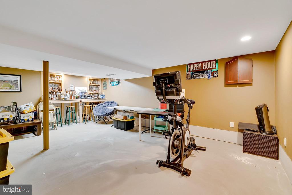 142 Colonial Dr