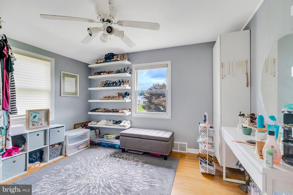 142 Colonial Dr