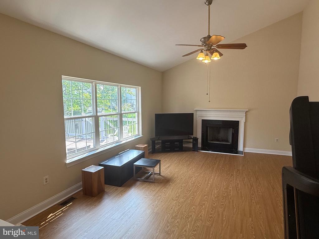 103 CARSON DR