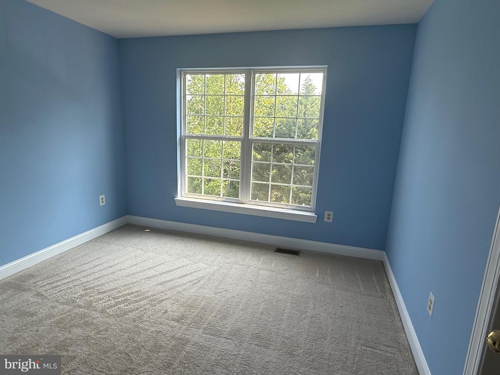 103 CARSON DR