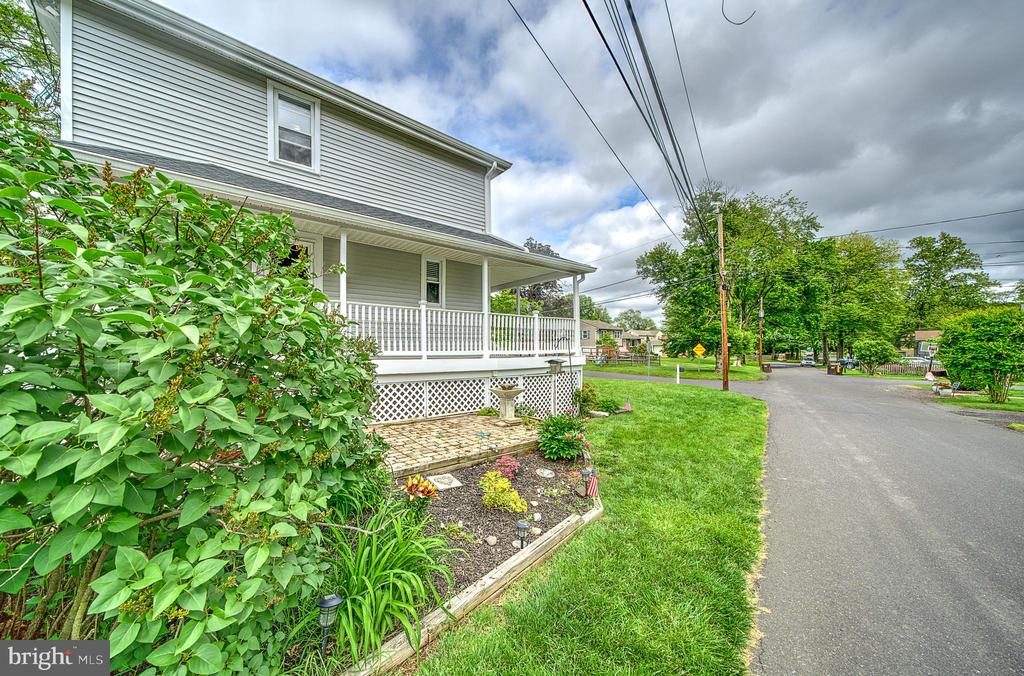 320 Pearl Ave