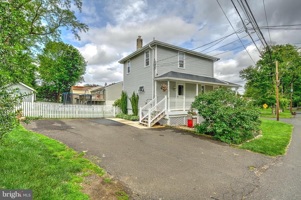 320 Pearl Ave