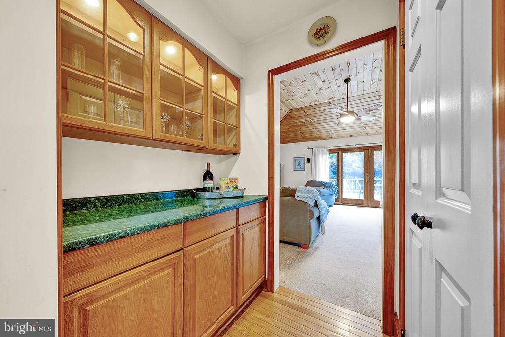 20 Grove Ave