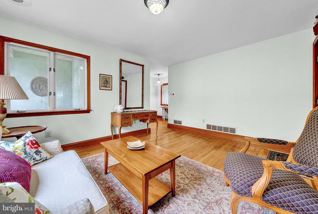 20 Grove Ave