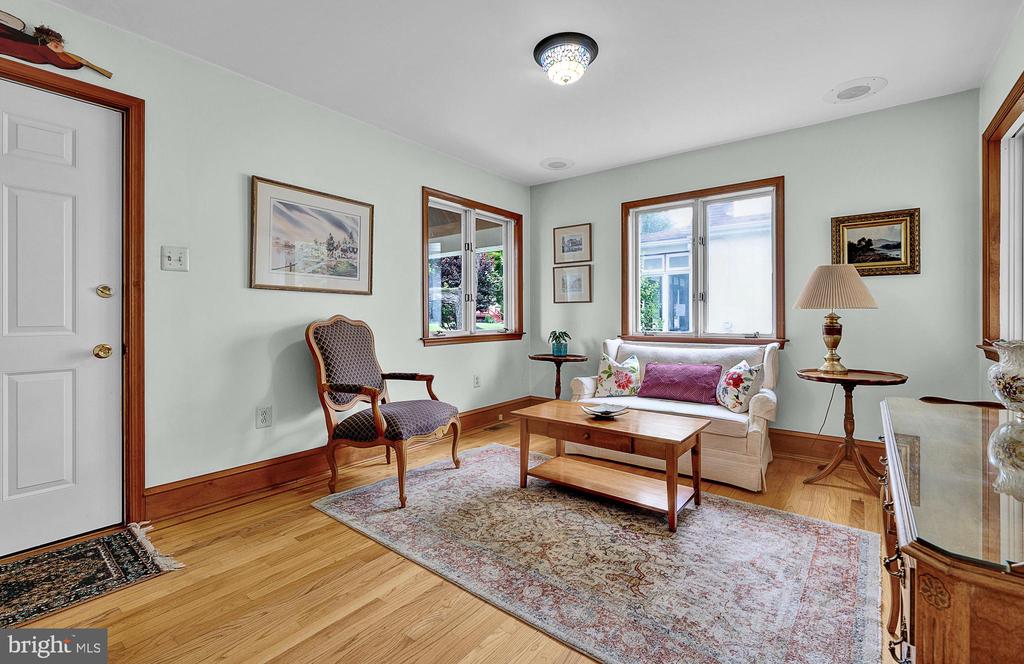 20 Grove Ave