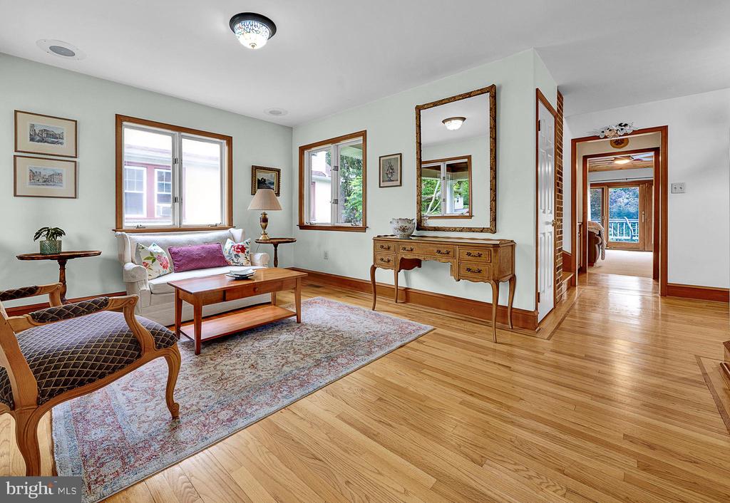 20 Grove Ave
