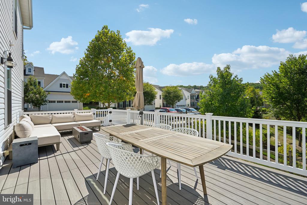 31 Dickinson Ln