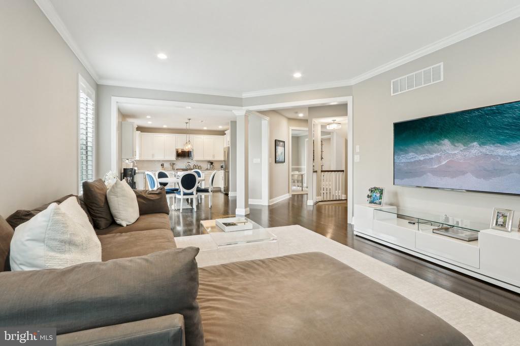31 Dickinson Ln