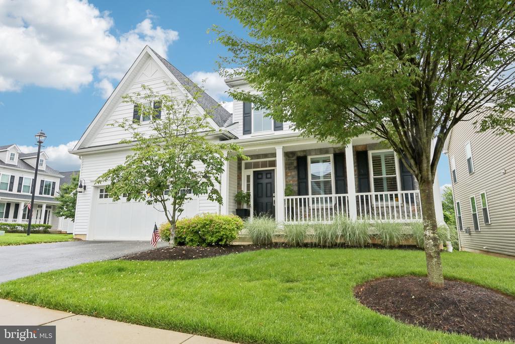 31 Dickinson Ln