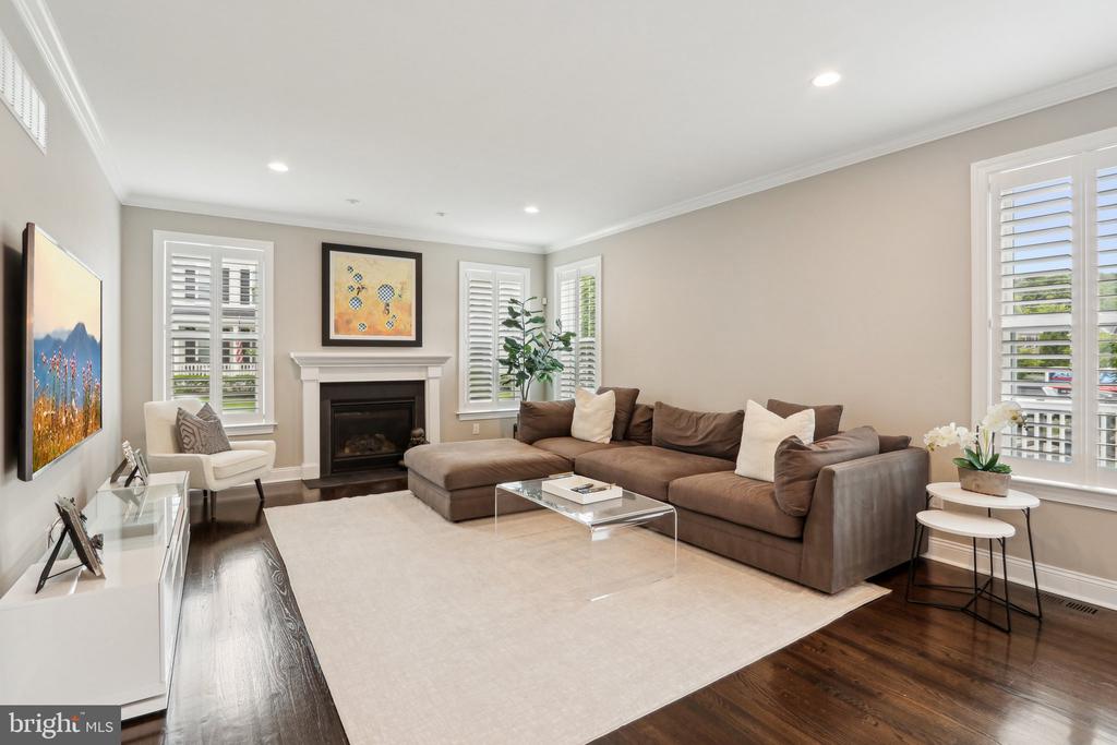 31 Dickinson Ln