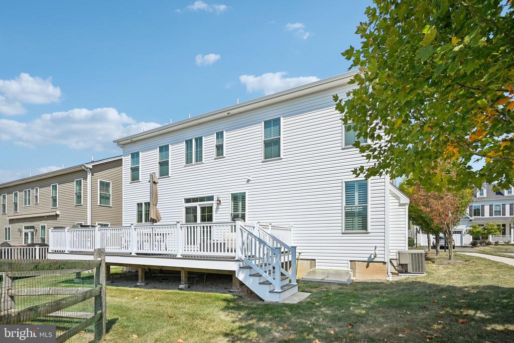 31 Dickinson Ln