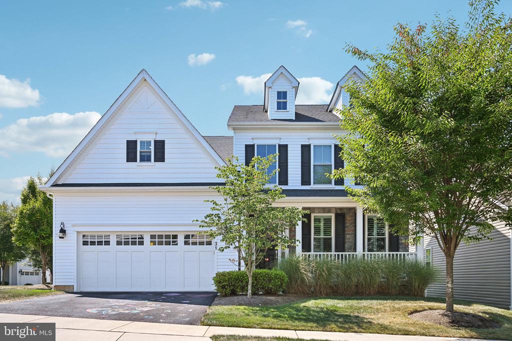31 Dickinson Ln