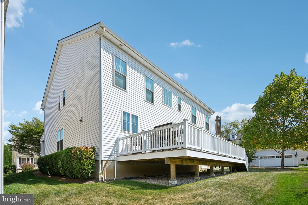 31 Dickinson Ln