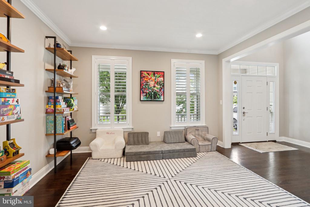 31 Dickinson Ln