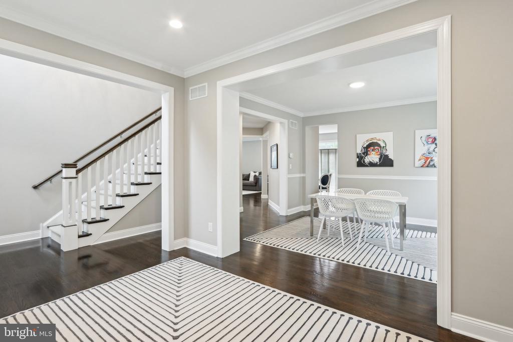 31 Dickinson Ln
