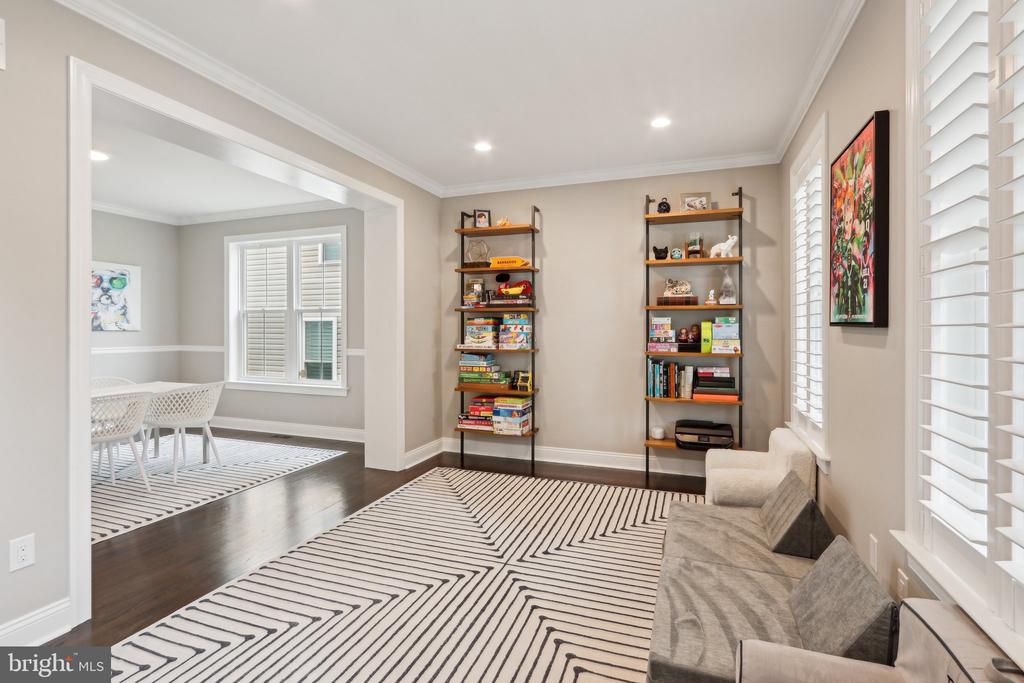 31 Dickinson Ln