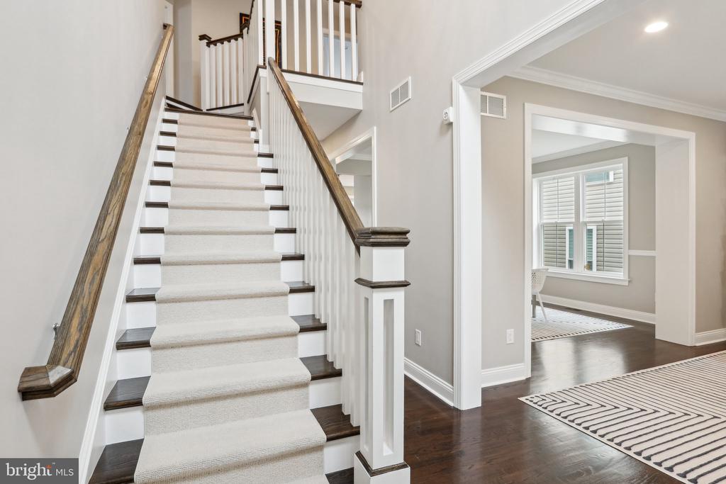 31 Dickinson Ln