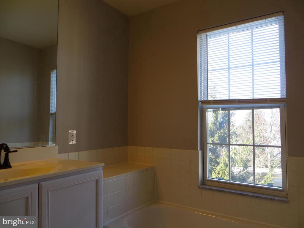 3606 CARRIAGE CT