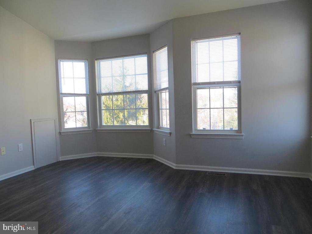 3606 CARRIAGE CT