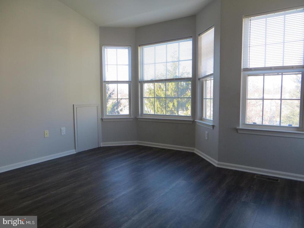 3606 CARRIAGE CT