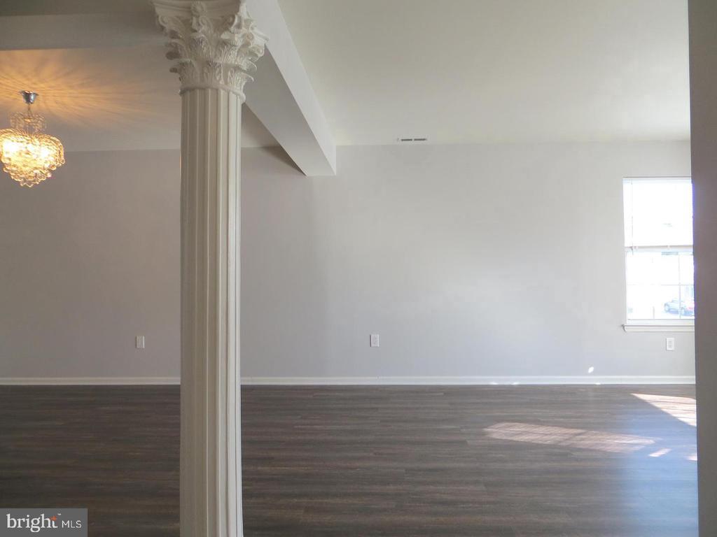 3606 CARRIAGE CT
