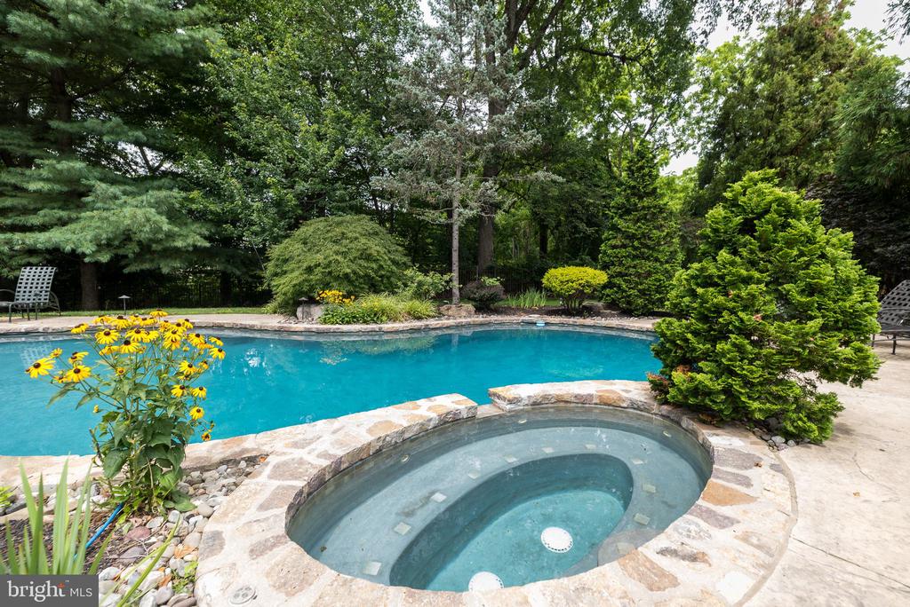 1657 Tuckerstown Rd
