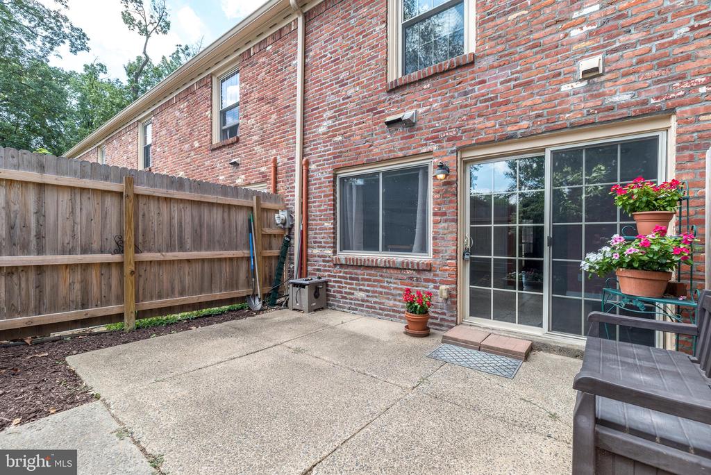 137 Stafford Dr #L 6f