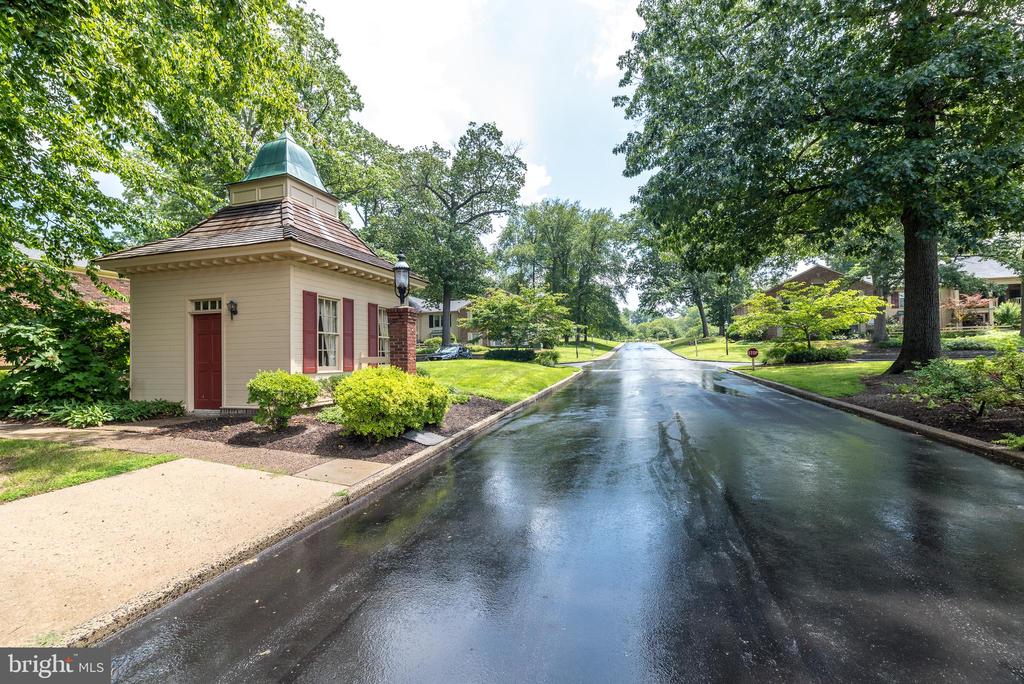 137 Stafford Dr #L 6f