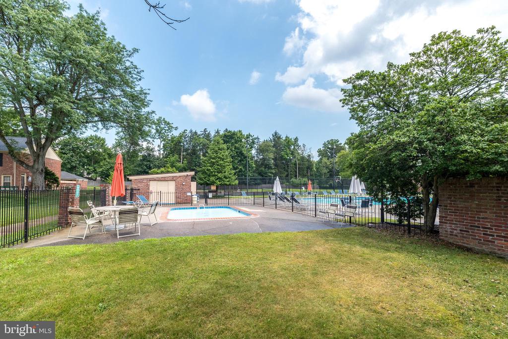 137 Stafford Dr #L 6f