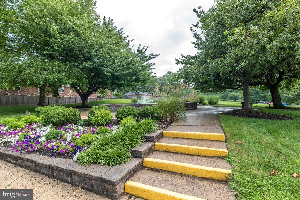 137 Stafford Dr #L 6f