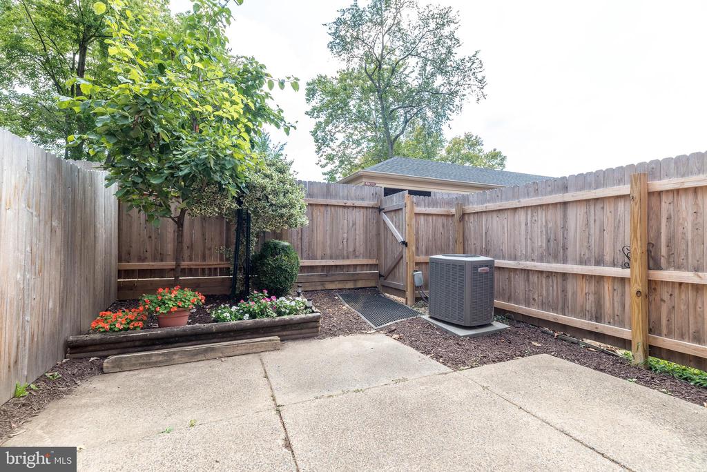 137 Stafford Dr #L 6f