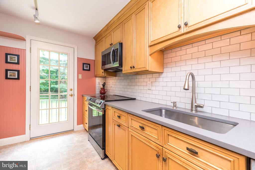 884 Parkwood Rd
