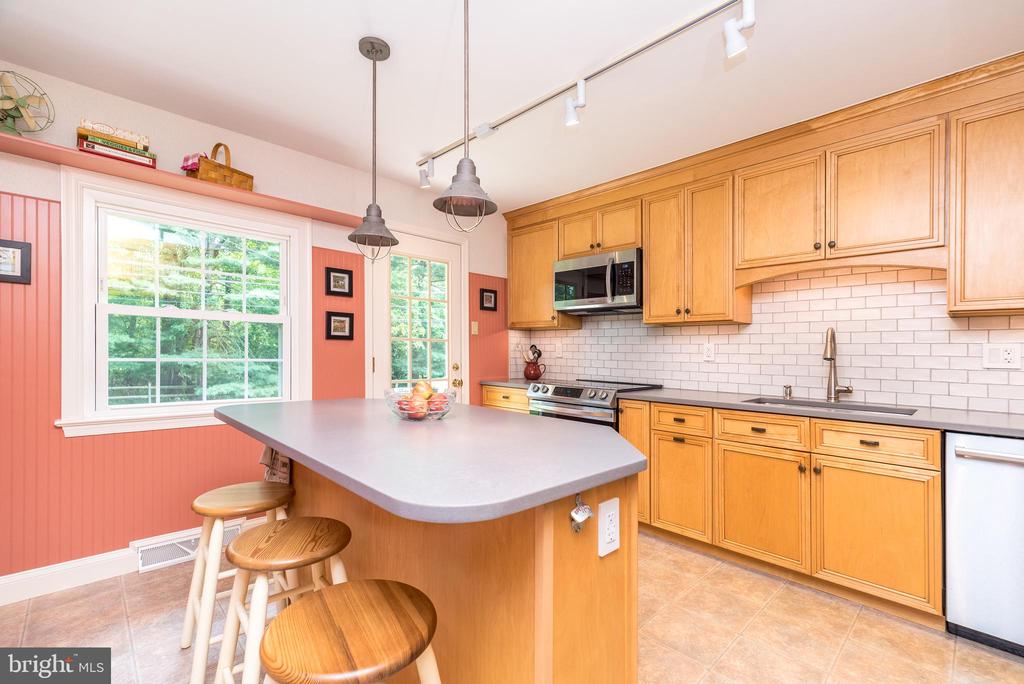 884 Parkwood Rd