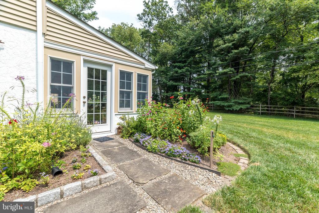 884 Parkwood Rd