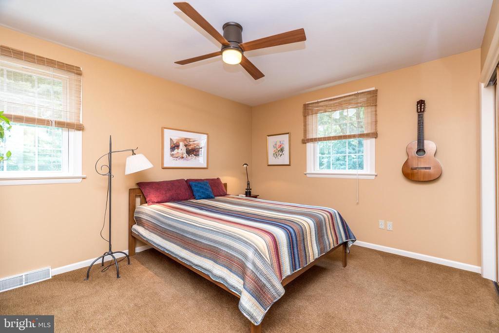 884 Parkwood Rd