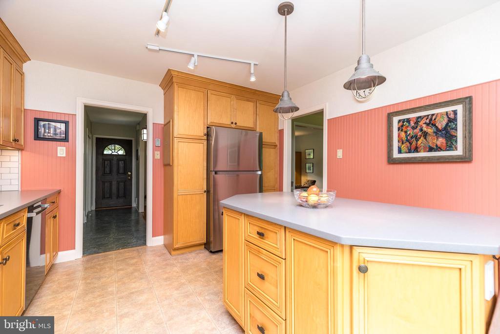 884 Parkwood Rd