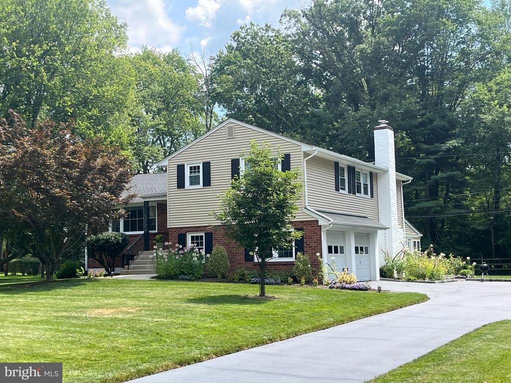 884 Parkwood Rd