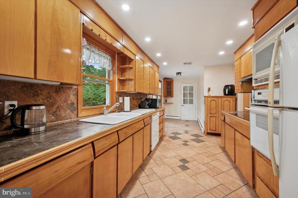 240 Dreshertown Rd