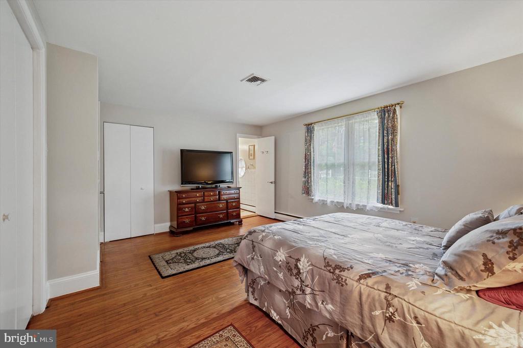 240 Dreshertown Rd