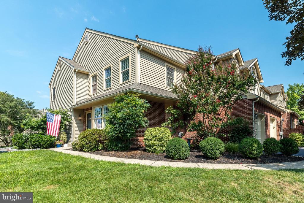 225 Nevin Ln