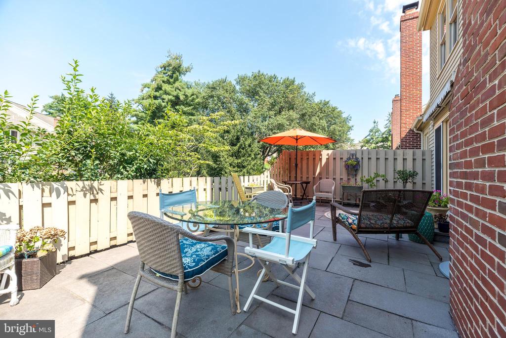 225 Nevin Ln