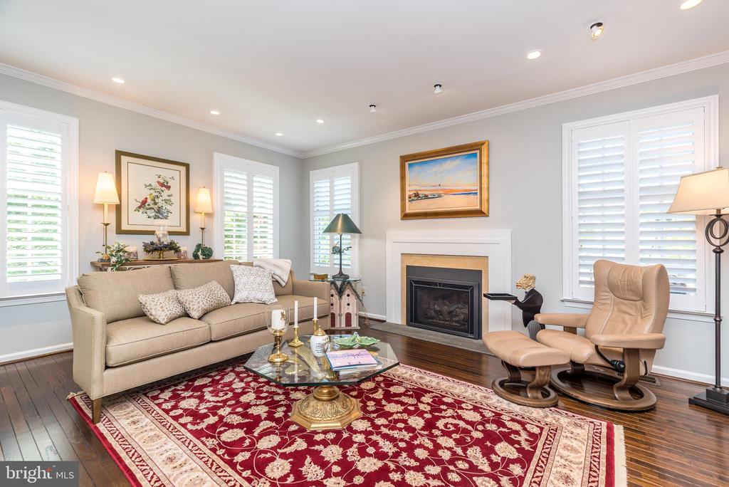 225 Nevin Ln