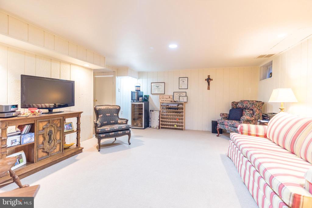 225 Nevin Ln