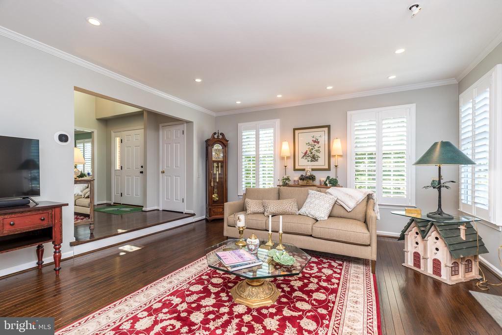 225 Nevin Ln