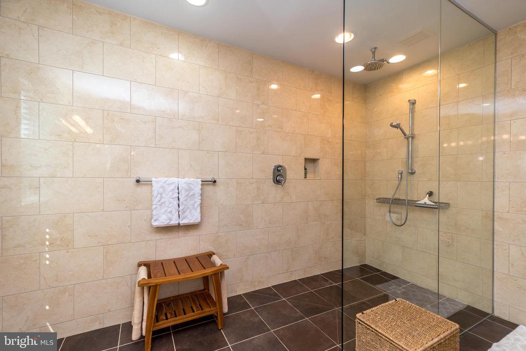 225 Nevin Ln