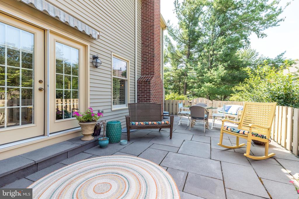 225 Nevin Ln