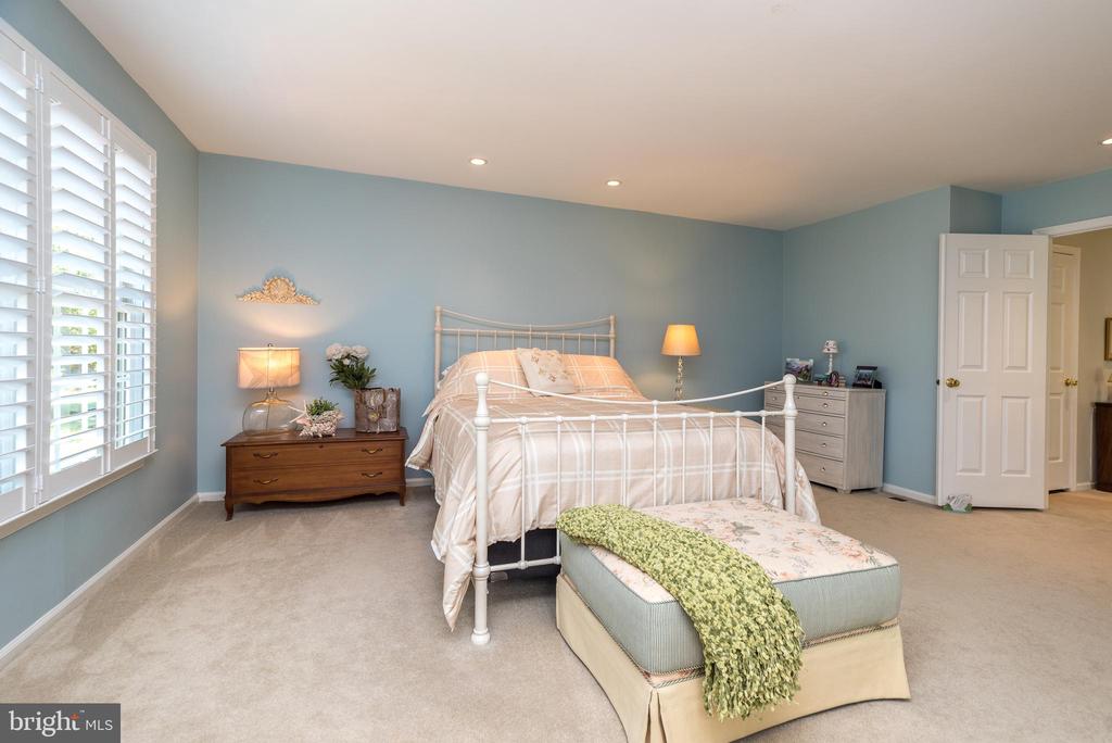 225 Nevin Ln